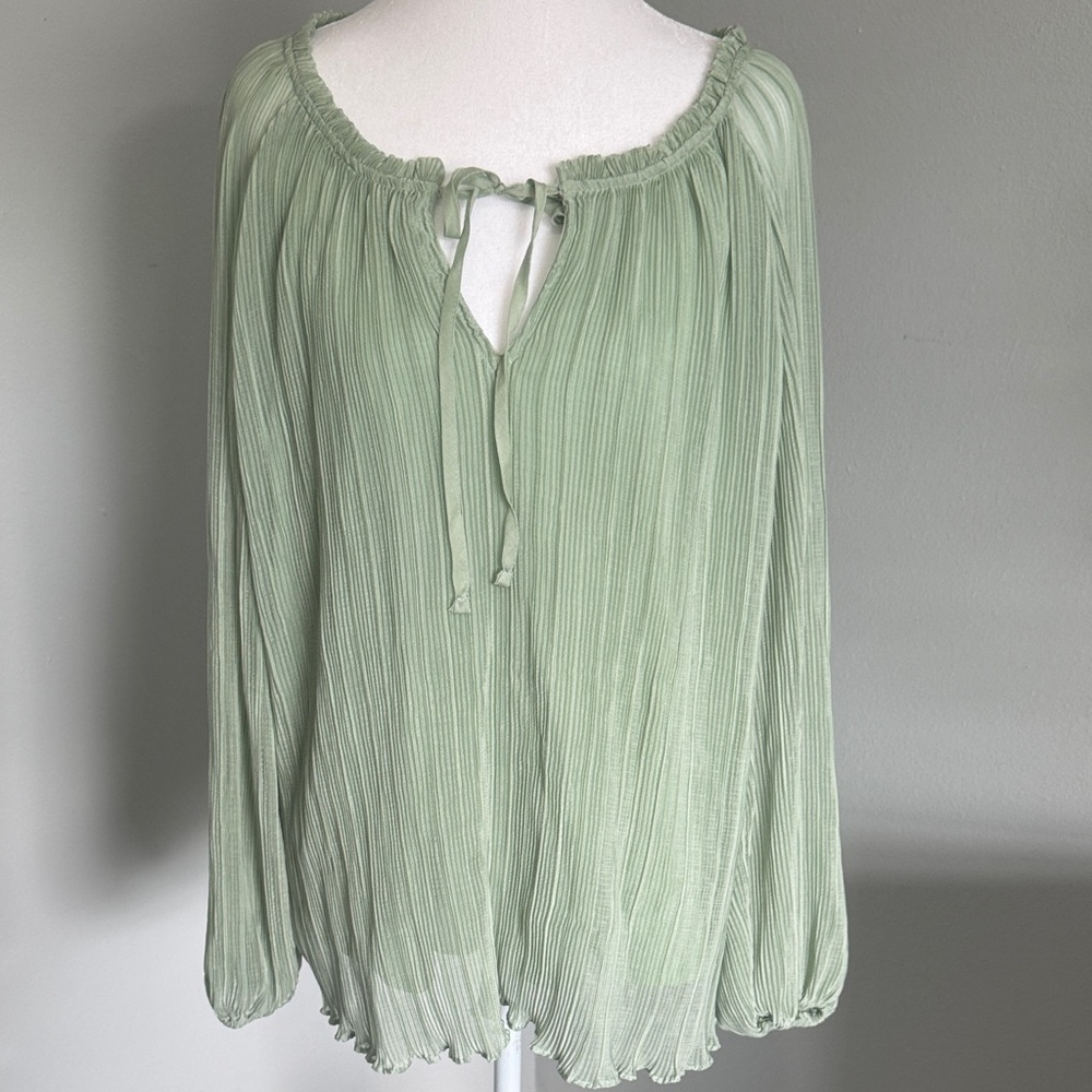 LC Lauren Conrad Light mint Green Blouse cottagecore feminine flowy cinch sleeve